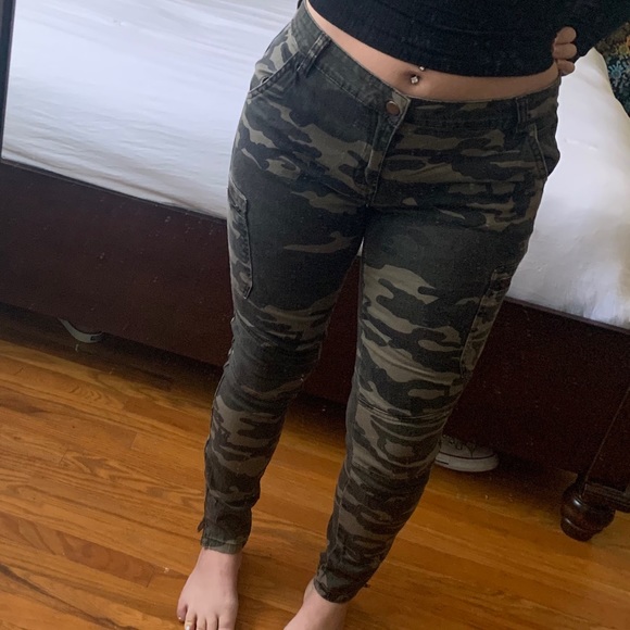 Forever 21 Camo Skinny Jeans - Picture 2 of 4